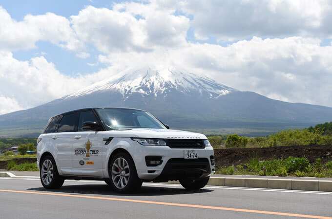 Range Rover Sport devant le mont Fuji